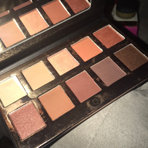 Crown Eyeshadow palette - Picture 2 of 3